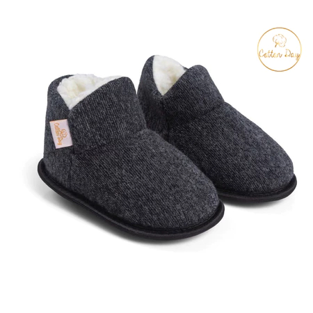 Pantufa Botinha Infantil Premium com Carneirinho – Conforto e Aconchego para os Pequenos
